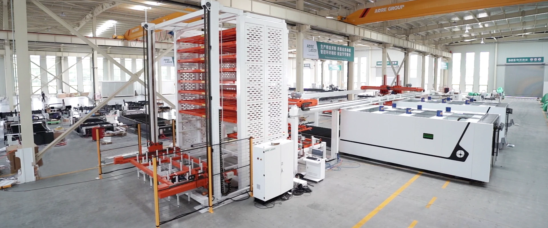 Automatización de la máquina cortadora láser de fibra Aorelaser (2).webp